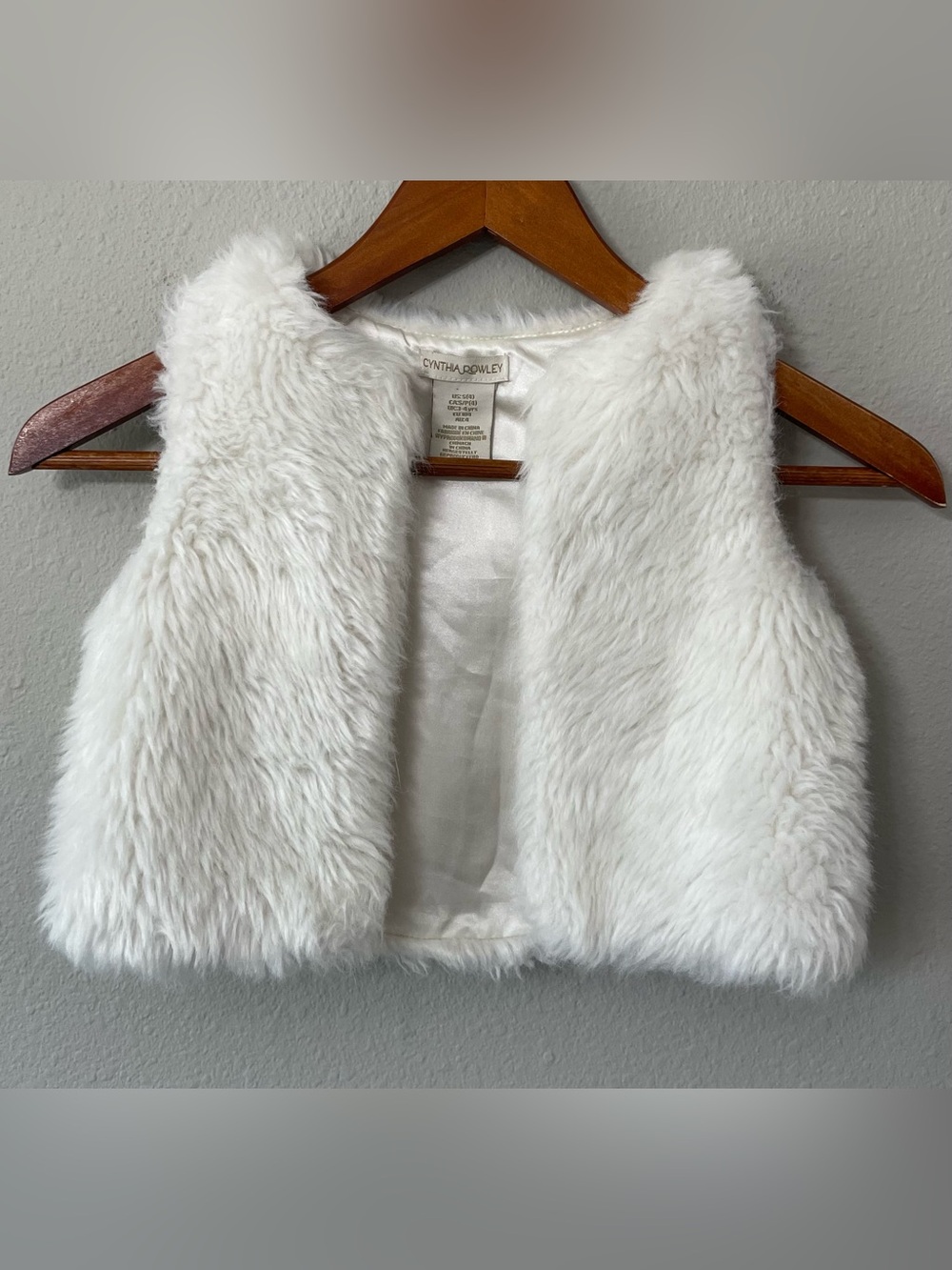 Cynthia Rowley Girls Size 4T White Faux Fur Open Front Vest